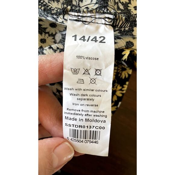 Karen Millen Sunflower Print Long-Sleeve Dress Size 14 - Picture 3 of 8